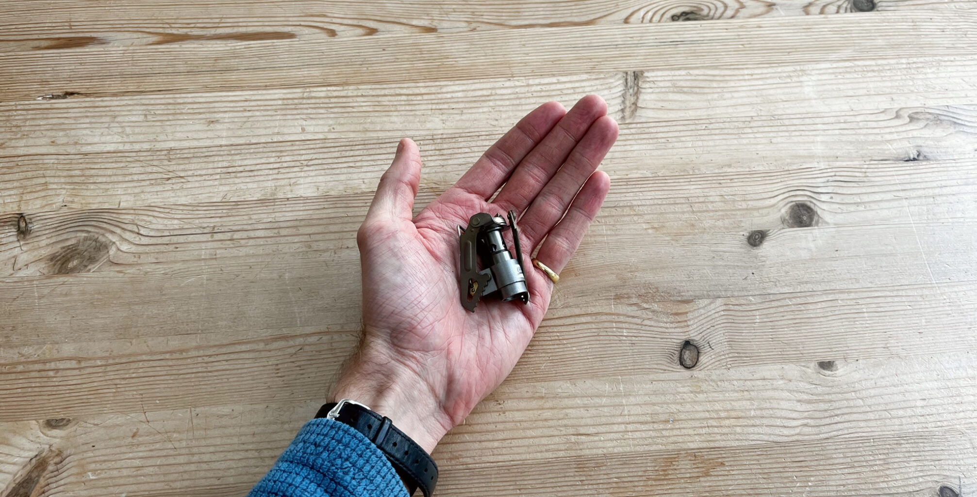Someone holds the brs-3000t stove in the palm of their hand