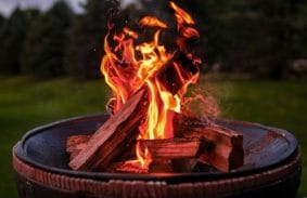 How to put out a fire pit with or without water