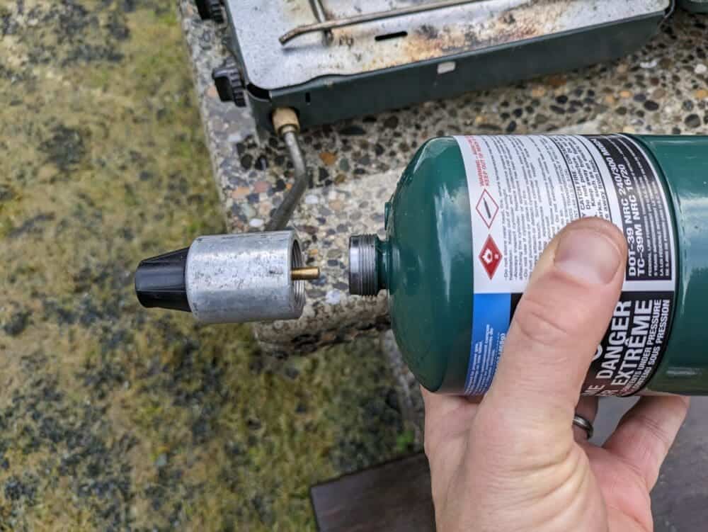 Attaching a 1L propane cylinder to the stove